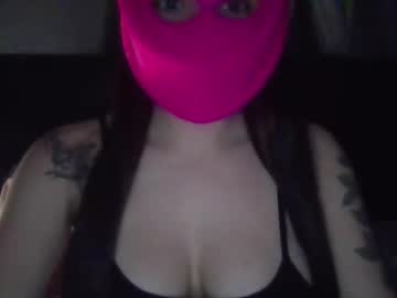 kissandtell1357